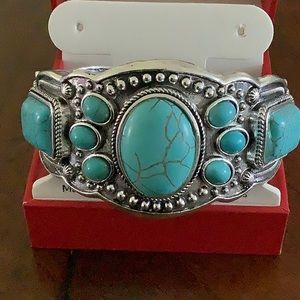 Silver Turquoises bracelet. New, size medium to large